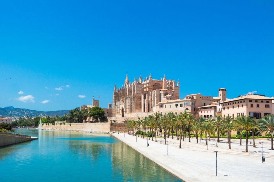 Palma de Mallorca cathedral, a must-visit during a luxury villa holiday in Mallorca