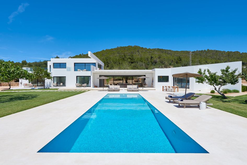 Landscape view of Villa Can Pegaso Grande, with the infinity pool in the foreground. 