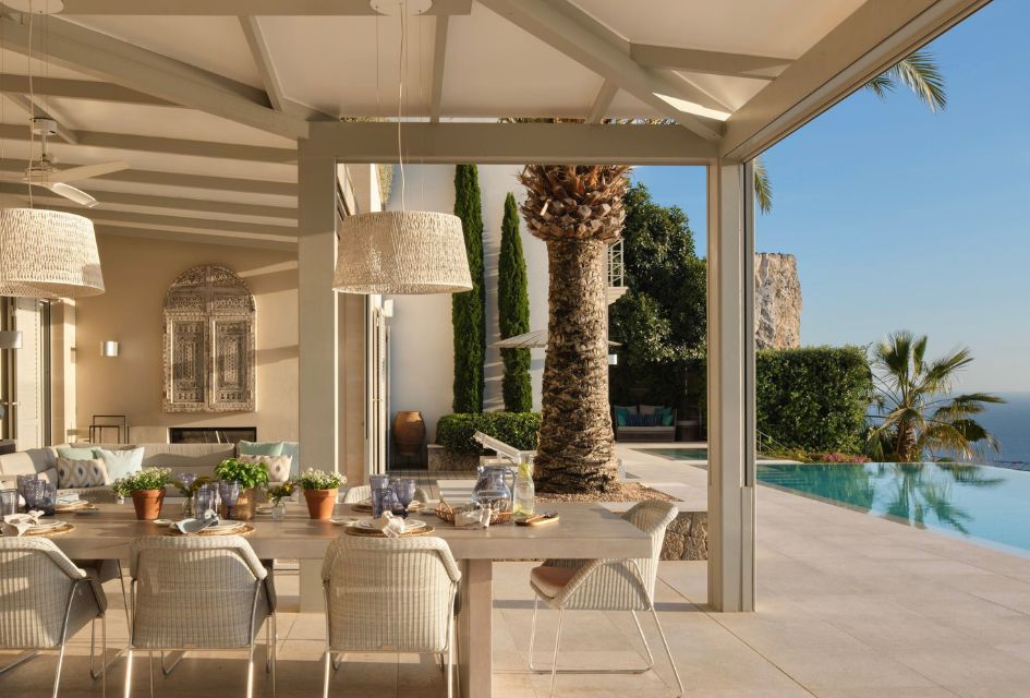 Alfresco dining and lounge area of Villa Luz del Sol with the infinity swimming pool in the foreground. 